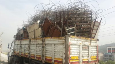 Depremin ardından hayatımıza giren sorumsuz kamyonlar, Antakya ve Defne’de zarar