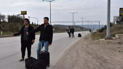 Hatay’da yaşanan ulaşım krizi, özellikle depremzede öğrencileri olumsuz etkiliyor. Kahramanmaraş