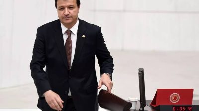 Saadet Partisi’nde Temel Karamollaoğlu’nun sağlık sorunları sebebiyle genel başkanlık görevini