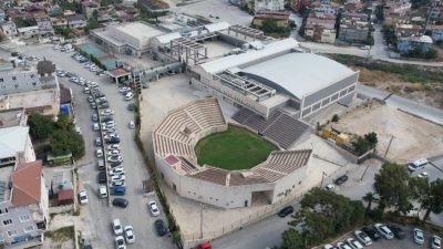 Hatay Büyükşehir Belediyesi’ne ait Antakya Altınçay Mahallesi’ndeki spor kompleksi yıkılacak.