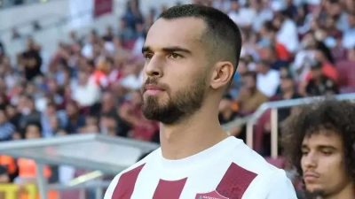 Atakaş Hatayspor’un 27 yaşındaki futbolcusu Kerim Alıcı, takımında sözleşmesini yenileyerek