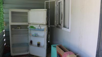 Hatay’da depremzede ailenin yaşadığı bireysel konteynere giren hırsız, buzdolabındaki et