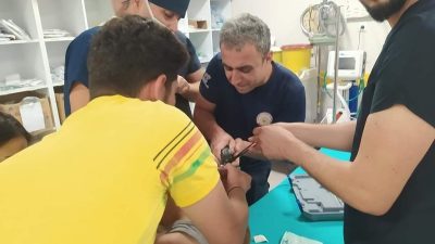 Dörtyol ilçesinde bir vatandaş, parmağına sıkışan yüzüğü çıkaramayınca itfaiye amirliğine