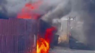 Hatay’ın Antakya ilçesi Kuzeytepe Mahallesi’nde bulunan bir inşaat şantiyesinde hurdalık