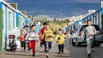 Hatay Valisi Mustafa Masatlı konteyner kent yöneticileriyle yaptığı toplantıda son