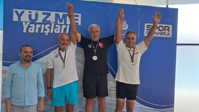 Antakyalı milli yüzücü Kamil Köseoğlu, başarılarına yenilerini eklerken, evi adeta