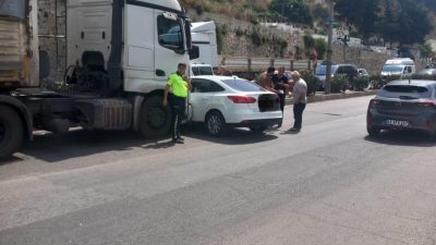 Belen ilçesinde şehir içinde bir TIR ile otomobilin çarpışması sonucu