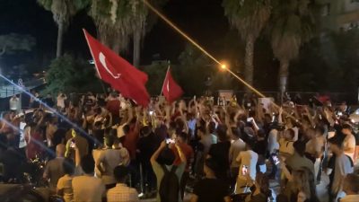 Hatay’ın merkez ilçesi Antakya, Reyhanlı ve Kırıkhan’da toplanan vatandaşlar, mültecilere