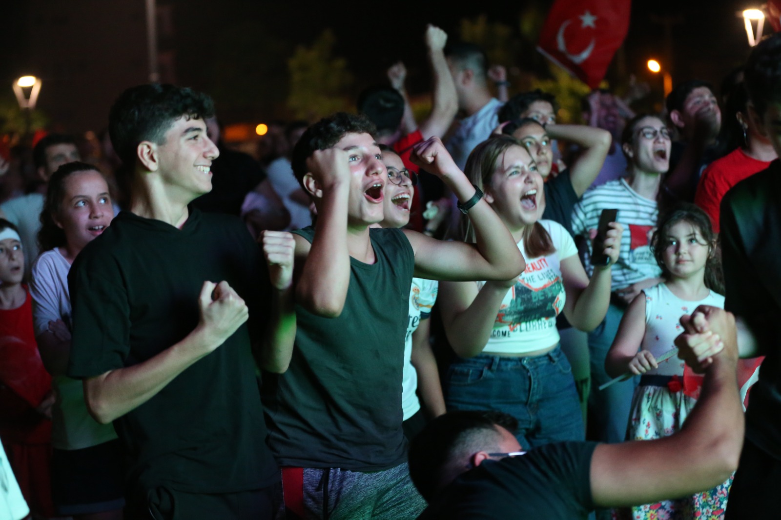 Türkiye maçı Hatay’da çoşkuyla izlendi