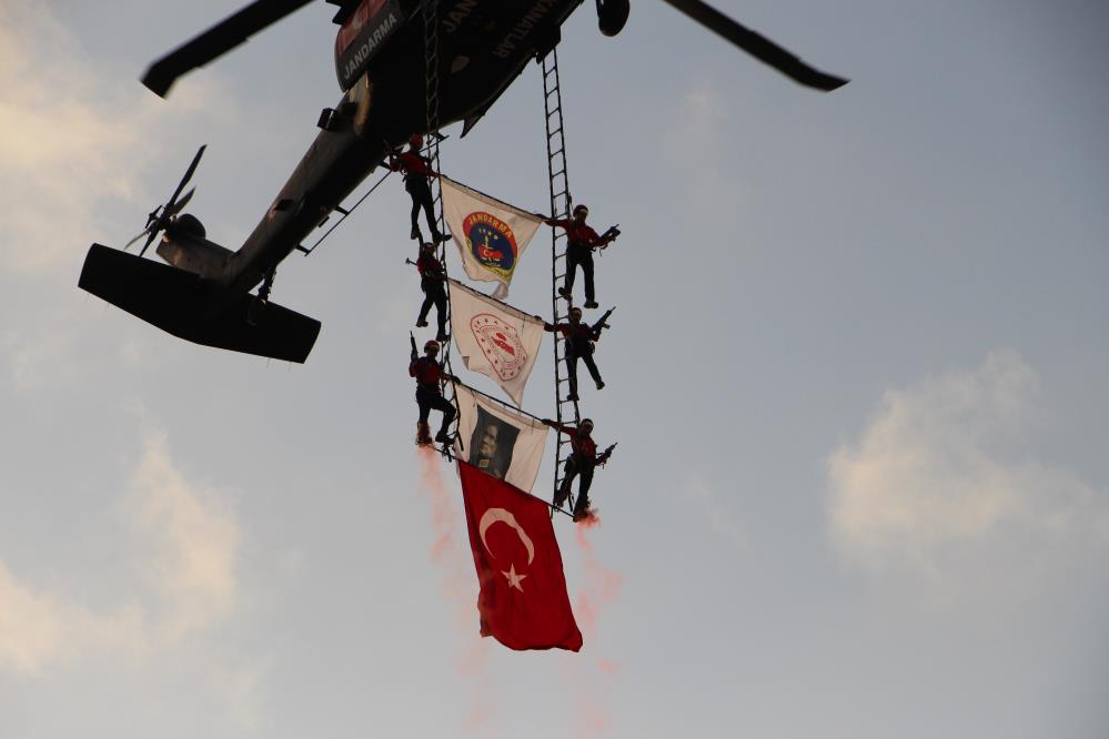 Çelik Kanatlar Timinden İskenderun’da Gösteri