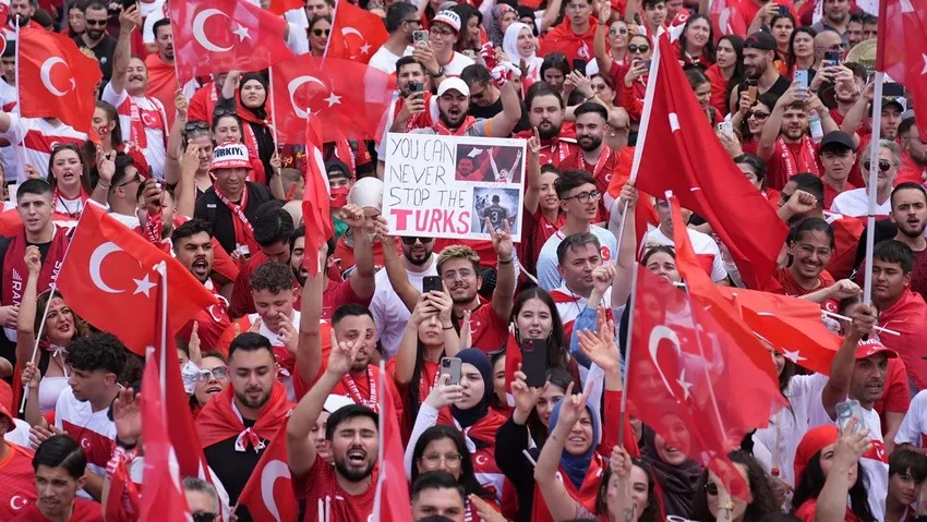 Berlin’de Türk taraftarlara gözaltı