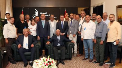 Rozetleri Özgür Özel Taktı