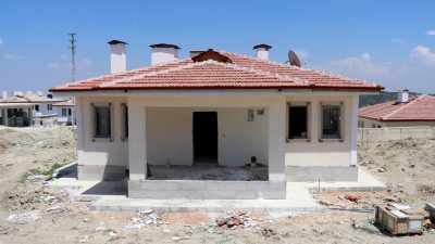 Altınözü ilçesi Karbeyaz Mahallesi'nde Yapı İşleri Genel Müdürlüğünce inşa edilen