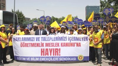 Ankara, Milli Egemenlik Parkı’nda Eğitim-Sen üyeleri, Öğretmenlik Meslek Kanunu Teklifi’ne