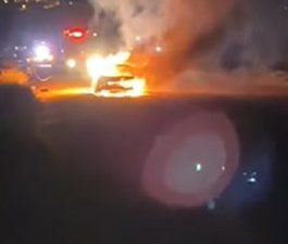 Hatay’ın Yayladağı ilçesine bağlı Şenköy Mahallesi’nde bir otomobil, çıkan yangın