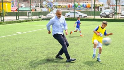 Hatay Büyükşehir Belediye Başkanı Mehmet Öntürk, İskenderun’da Asaş Spor Futbol