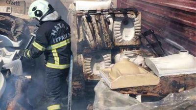 Hatay’ın Antakya ilçesinde bulunan bir iş yerinde çıkan yangın, hızlı