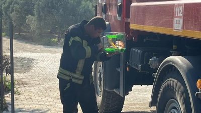 Hatay’ın Antakya İlçesi Küçükdalyan Mahallesi’nde bir evde çıkan yangında, itfaiye