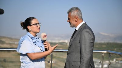 Hatay Büyükşehir Belediye Başkanı Mehmet Öntürk, Habertürk kanalında gazeteci Dilek