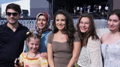 Hatay için ailece çalıştıklarını belirten piyanist, besteci, söz yazarı ve