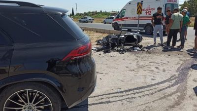 Hatay’da Kırıkhan-Reyhanlı Karayolu üzerinde meydana gelen trafik kazasında, motosiklet ile