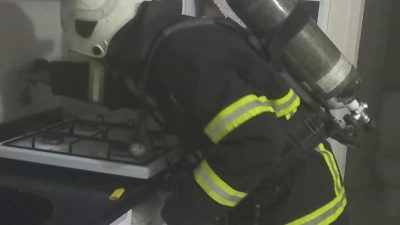 Hatay’ın Dörtyol ilçesi Özerli Mahallesi’nde bir evde ocakta unutulan tava