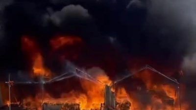 Hatay’ın Altınözü ilçesi Yolağzı Mahallesi’nde depo olarak kullanılan dört çadır