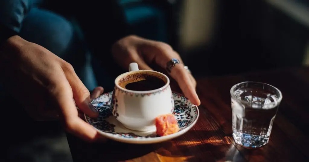 Zorunlu Göç edenler Antakya kahvesi ikram ediyor