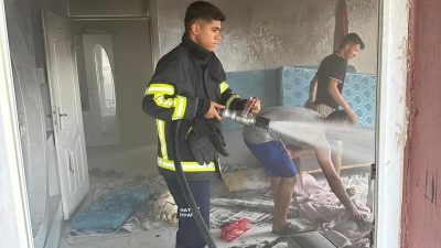 Hatay’ın Reyhanlı ilçesinde çıkan ev yangını, itfaiye ekiplerinin hızlı müdahalesi