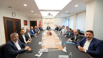 Memur-Sen Genel Başkanı Ali Yalçın, beraberindeki heyetle birlikte Çalışma ve