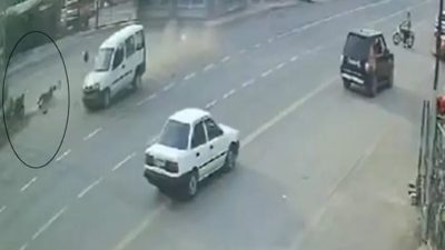 &nbsp; Hatay’ın Dörtyol ilçesinde hafif ticari araçla motosikletin çarpışması sonucu