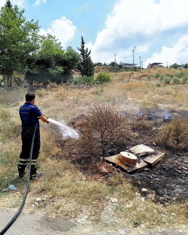 Otluk alanda çıkan yangın söndürüldü 