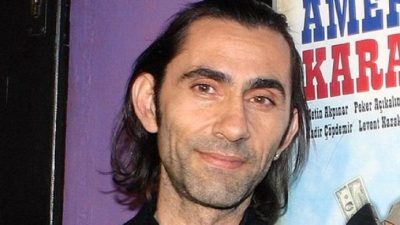 Ünlü oyuncu Peker Açıkalın, 61 yaşında beyin kanaması geçirdi. Magazin