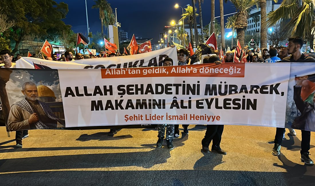 Hatay Antakya TOKİ Resulullah Camisi önünde toplanan vatandaşlar Hamas Siyasi