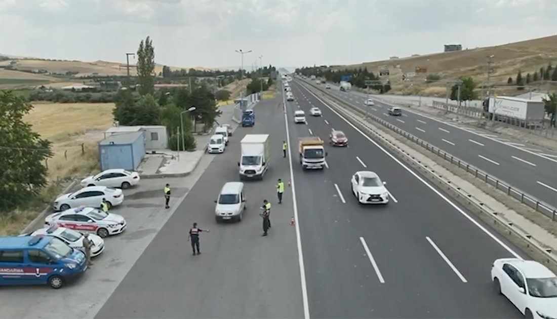 İçişleri Bakanı Ali Yerlikaya, emniyet ve jandarma trafik ekiplerince, 25
