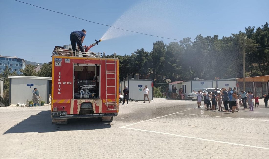 Belen’de sıcaktan bunalan çocuklara