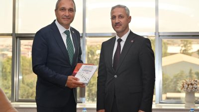 Cumhuriyet Halk Partisi (CHP) Genel Başkan Y÷ardımcısı Suat Özçağdaş ve