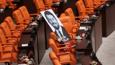 TBMM Genel Kurulunda, CHP'nin "Anayasa Mahkemesinin Can Atalay'ın milletvekilliğinin düşmesi
