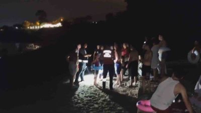 Hatay’ın Payas ilçesinde, Akdeniz kıyısındaki plajda denizde boğulma tehlikesi geçiren