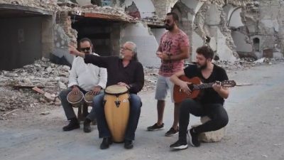 
“Seni Uzaktan Sevmek Aşkların En Güzeli”
