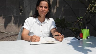 Hatay'da Samandağ ilçesinin tek kadın muhtarı olan Kıymet Doğru, adaylık