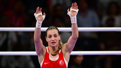 Milli boksör Buse Naz Çakıroğlu, 2024 Paris Olimpiyat Oyunları’nda büyük