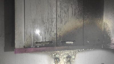 Hatay’ın Kumlu İlçesi Gökçeoğlu Mahallesi’nde bir evde meydana gelen yangında