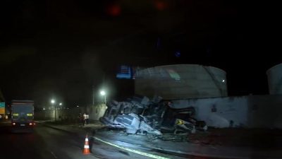 Hatay’ın İskenderun ilçesi Akçay Mahallesi’nde freni patlayan beton pompası yüklü