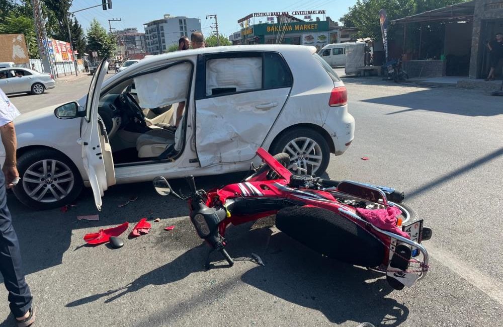 Hatay’ın Dörtyol ilçesinde, otomobil