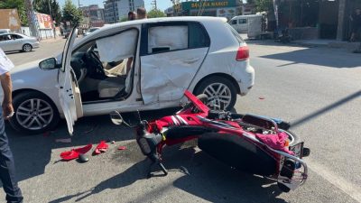 Hatay’ın Dörtyol ilçesinde, otomobil ile motosikletin çarpışması sonucu meydana gelen