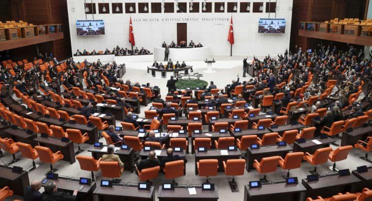 AKP’nin meclisteki sandalye sayısı arttı