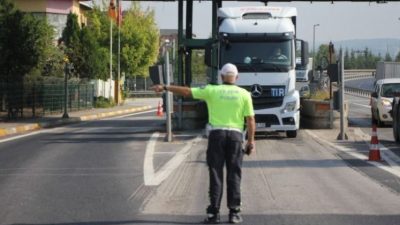 Hatay’ın Dörtyol ilçesinde, şehir merkezine belirli saatlerde giriş yapmaları yasak