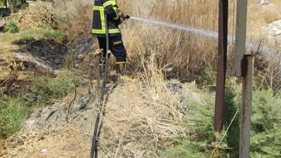 Hatay’ın Arsuz ve Erzin ilçelerinde çıkan yangınlar, itfaiye ekiplerinin hızlı