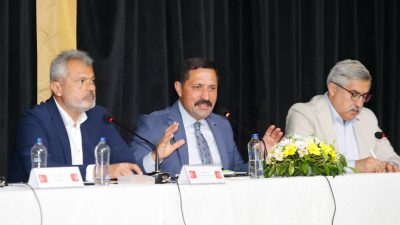 Hatay Valisi Mustafa Masatlı’nın başkanlığında gerçekleştirilen “Muhtarlar Buluşması”na, milletvekilleri, Hatay